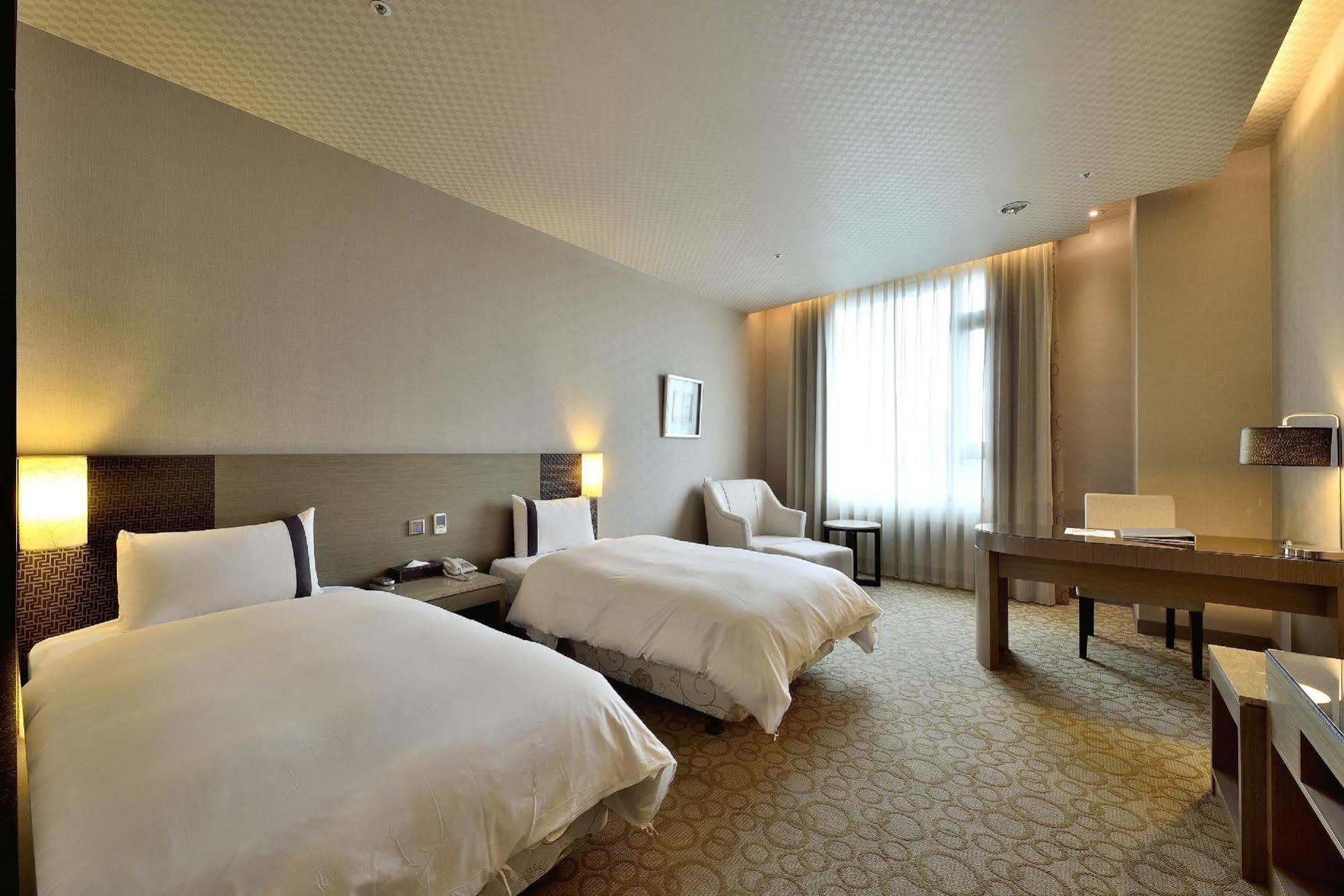 Shinkansen Grand Hotel Taichung Exteriör bild