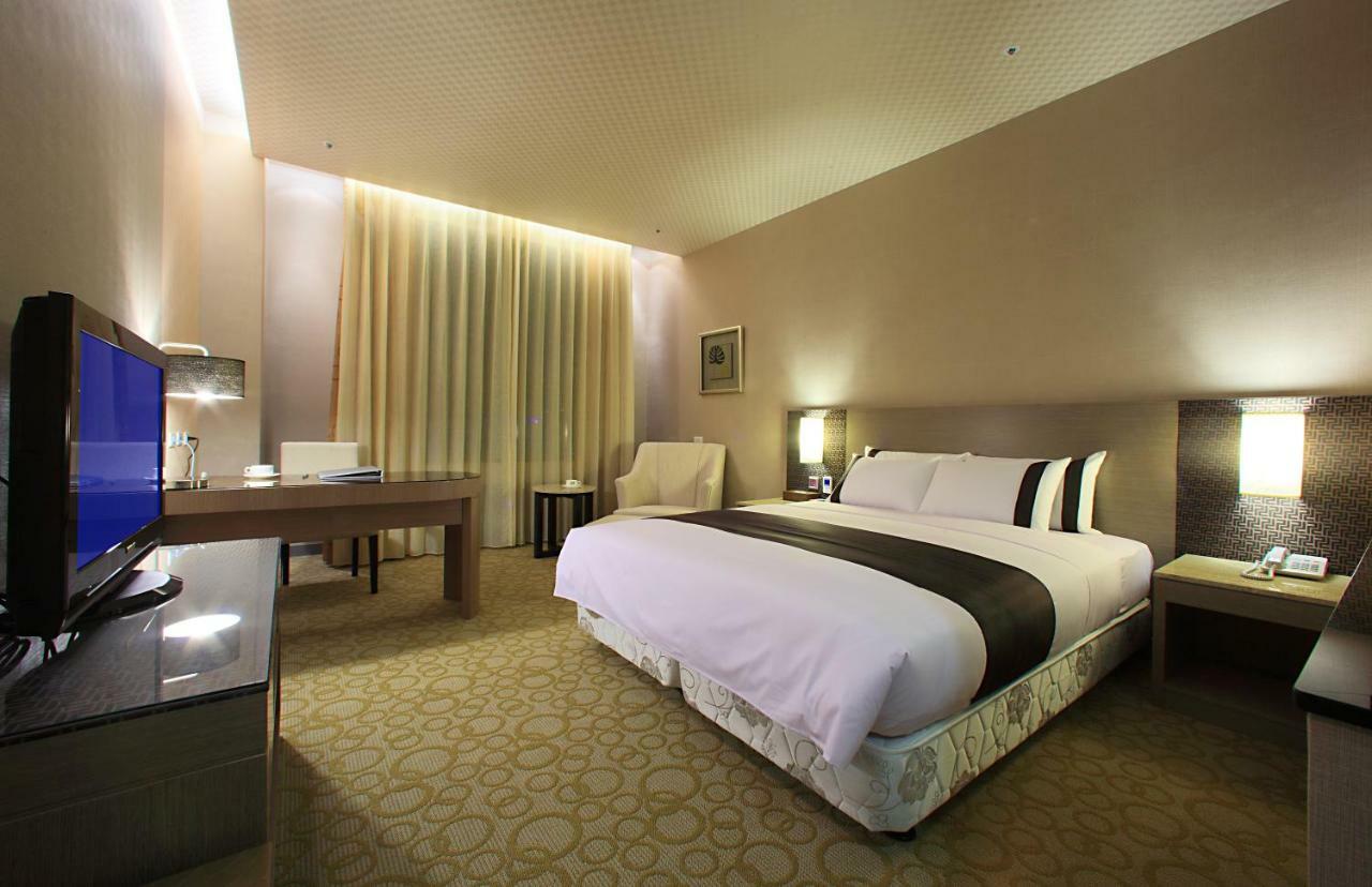 Shinkansen Grand Hotel Taichung Exteriör bild